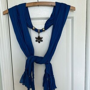 Women’s royal blue necklace scarf, this scarf is pre-owned and in good condition